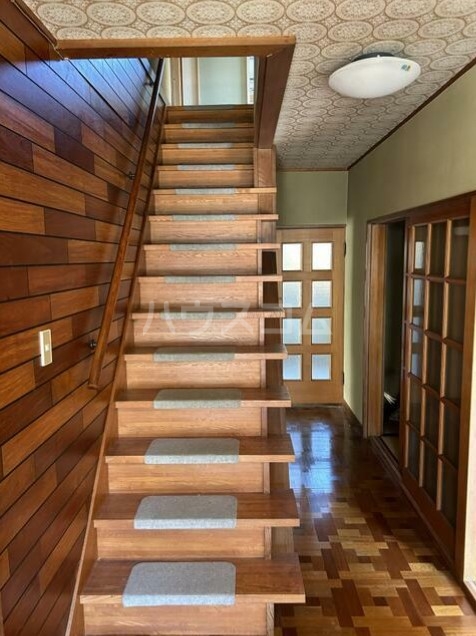 2/2 エントランス