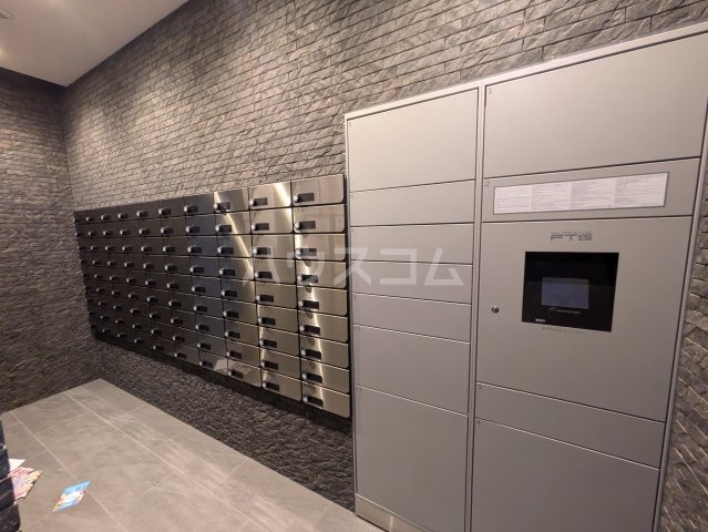 23/30 エントランス