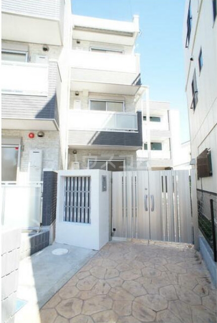 14/14 エントランス