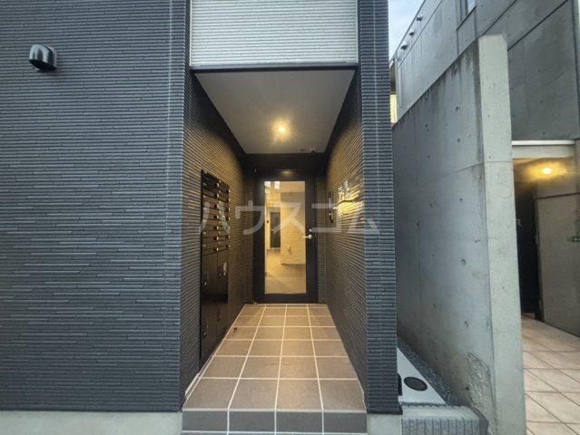 23/30 エントランス