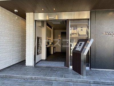 24/30 エントランス