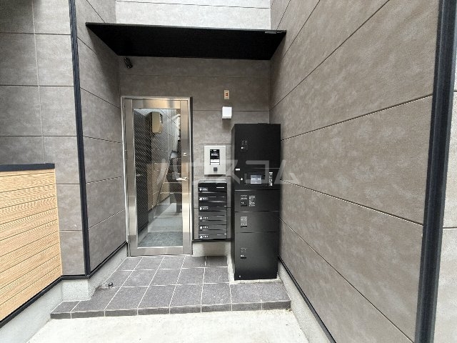 21/30 エントランス