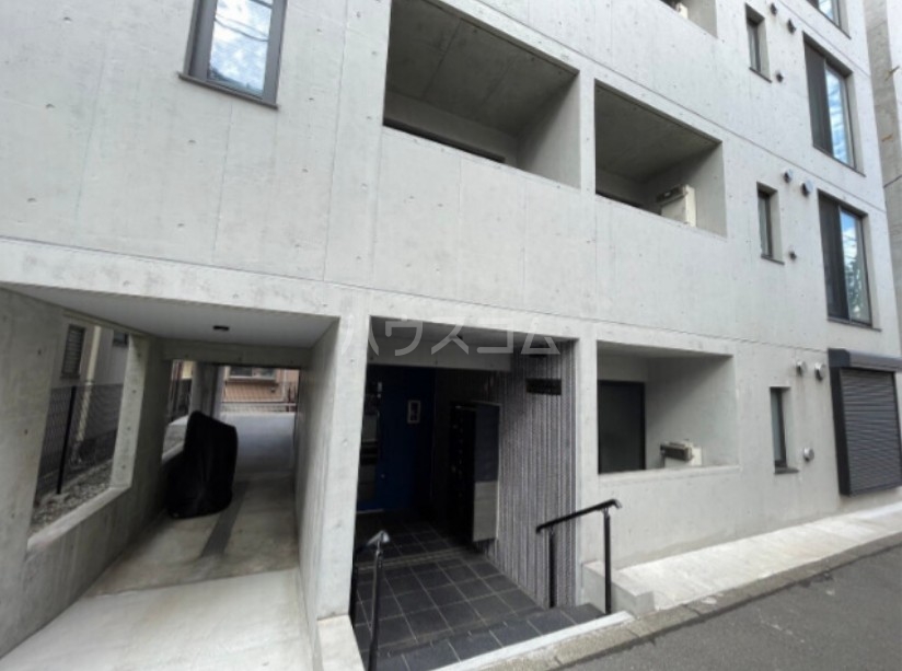 16/17 エントランス