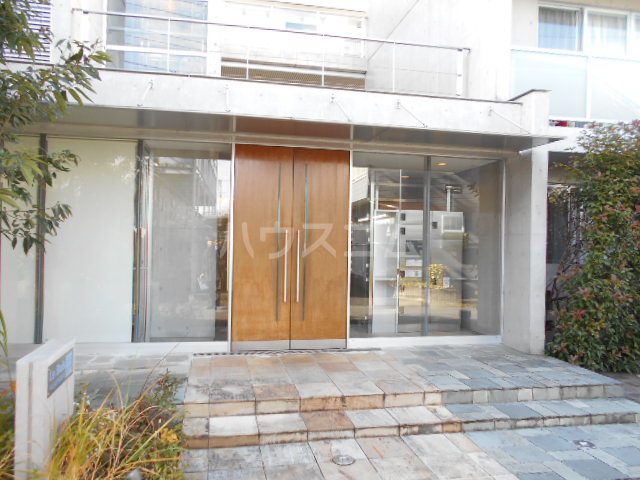 28/30 エントランス