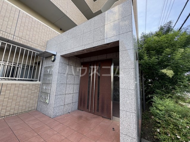 2/3 エントランス