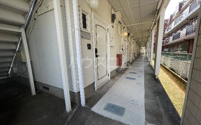 23/30 エントランス