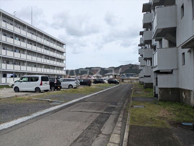 28/28 駐車場