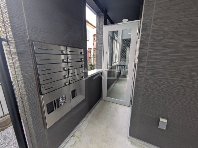 26/30 エントランス