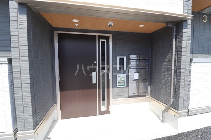 27/30 エントランス