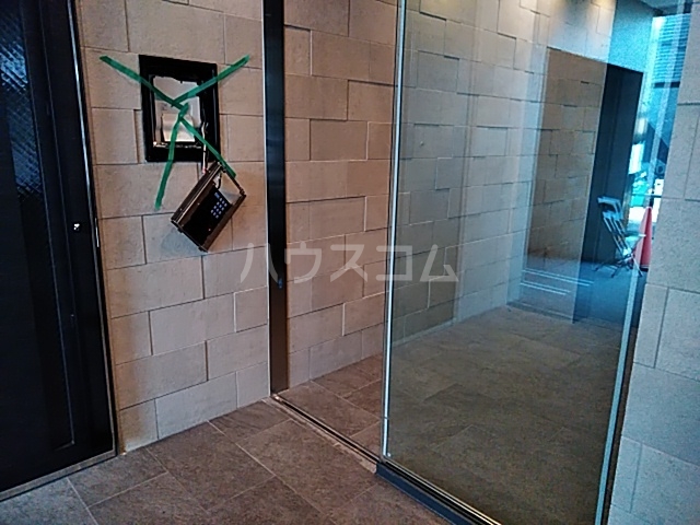 23/30 エントランス