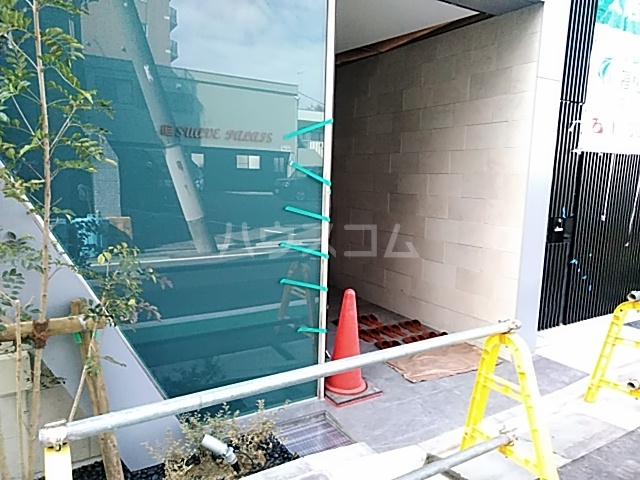 24/30 エントランス