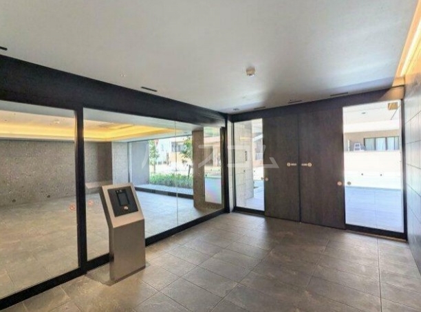 16/26 エントランス