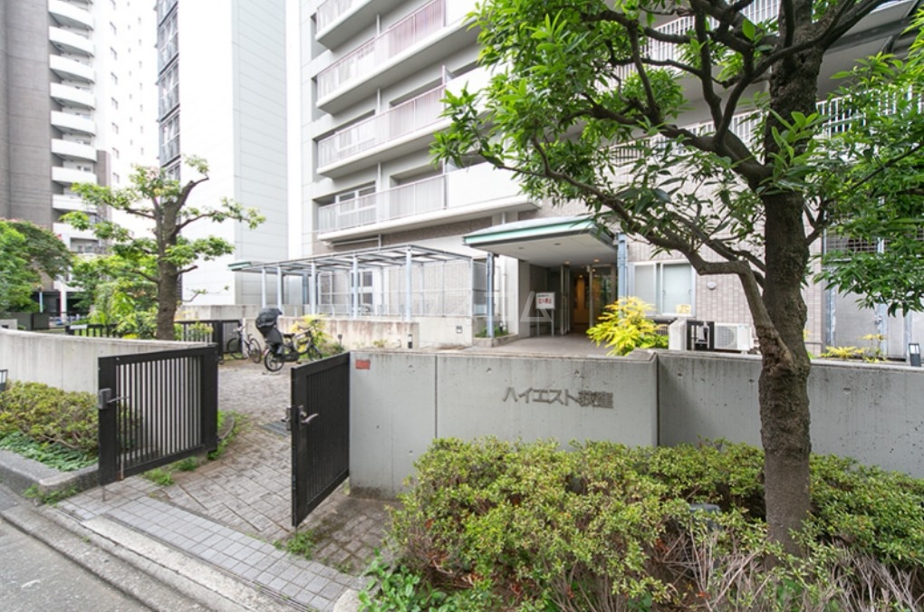 18/28 エントランス