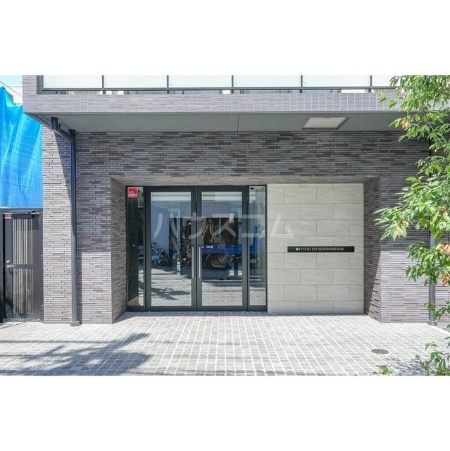 16/17 エントランス