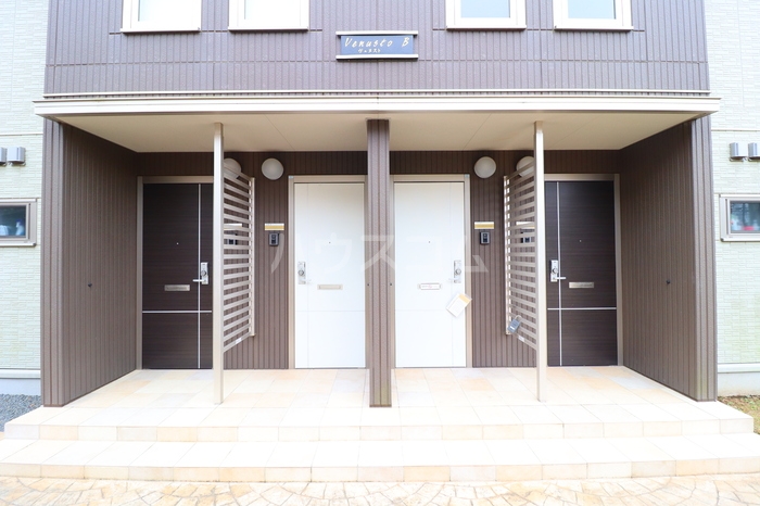 18/23 エントランス