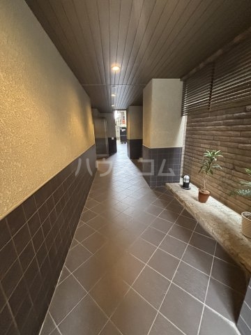 24/30 エントランス