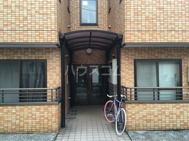 18/26 エントランス