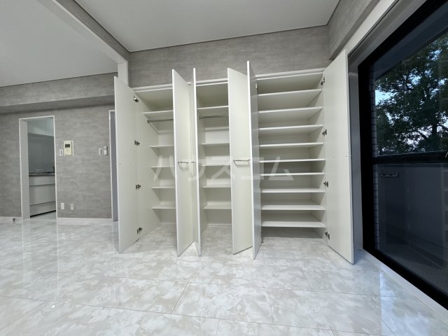 22/23 エントランス