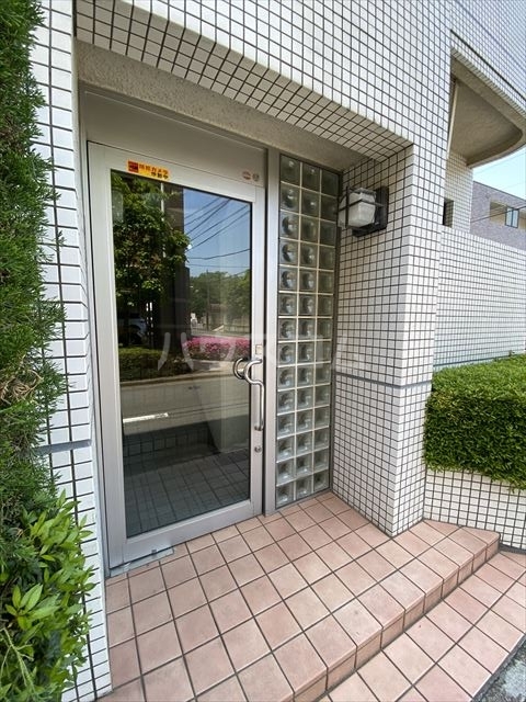 25/30 エントランス