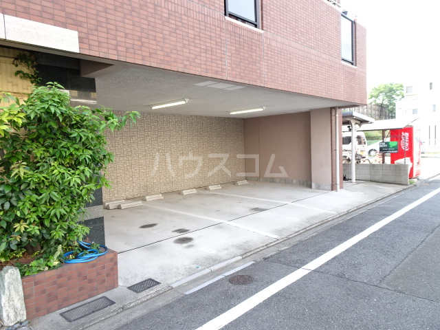 23/30 駐車場