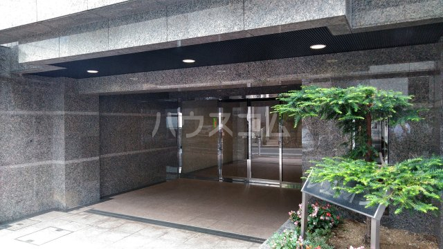 28/30 エントランス