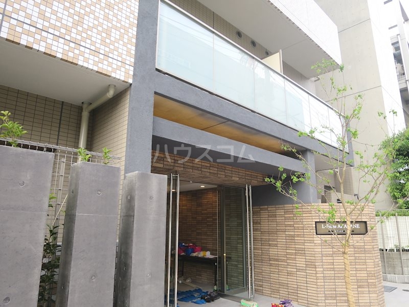 18/28 エントランス