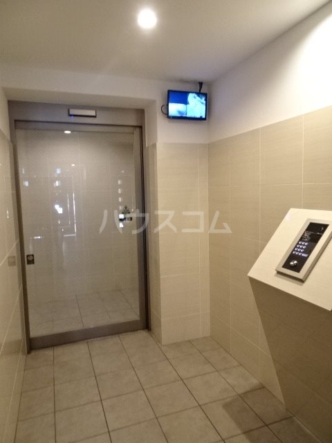 22/28 エントランス