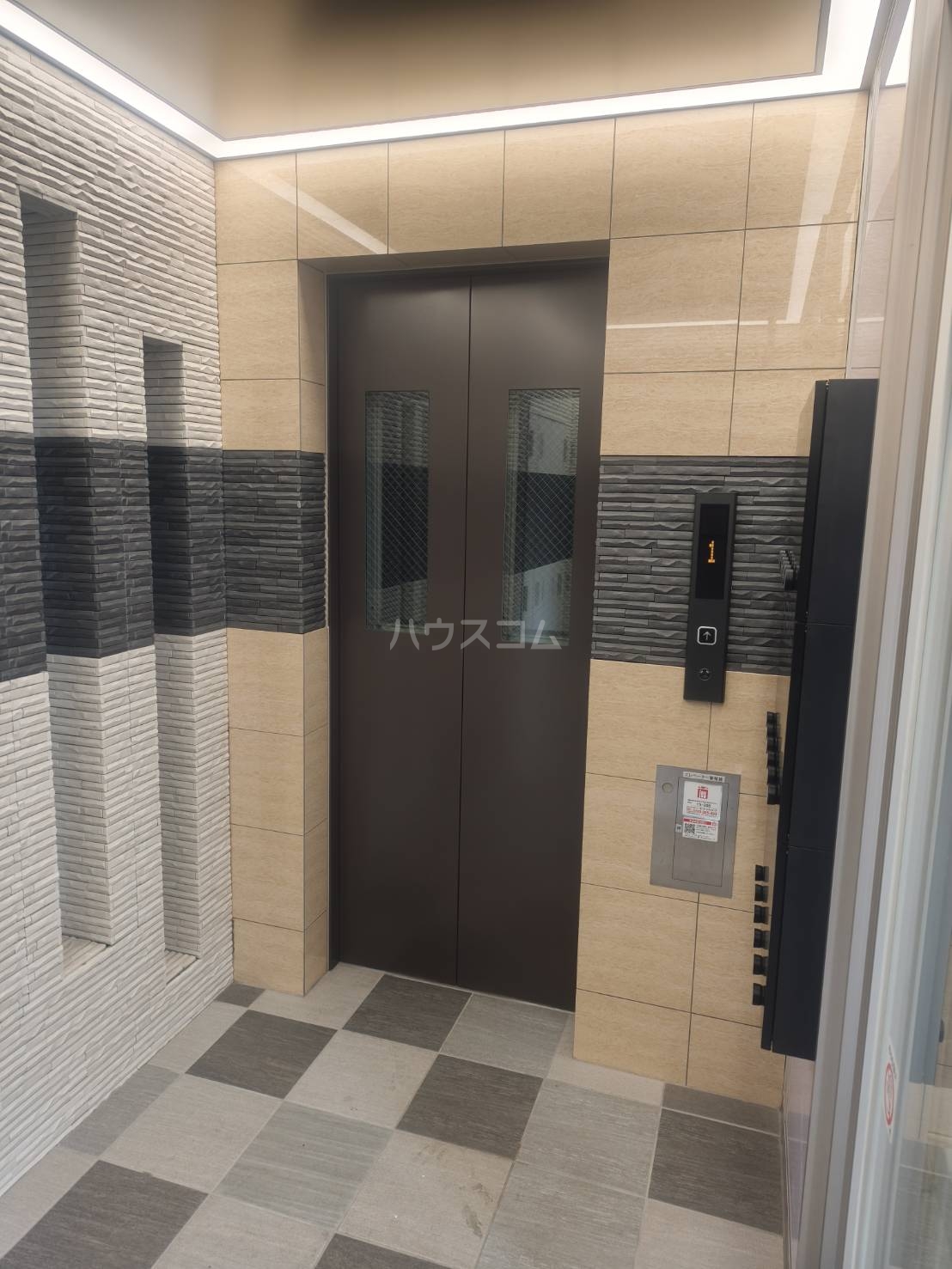 20/30 エントランス