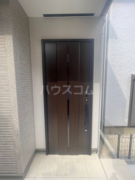 18/26 エントランス