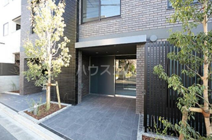 18/19 エントランス