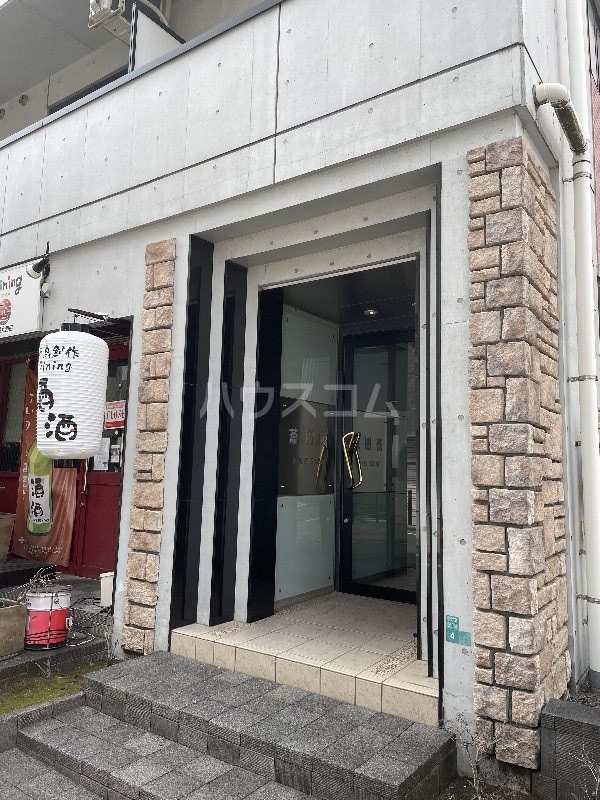 21/30 エントランス