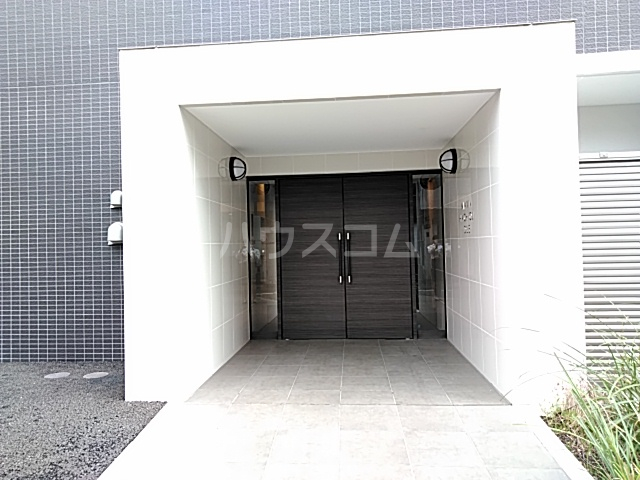 21/30 エントランス