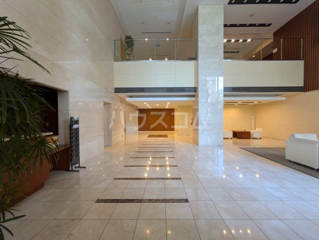 23/24 エントランス