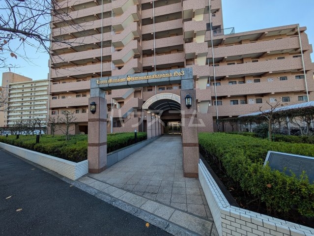 22/30 エントランス