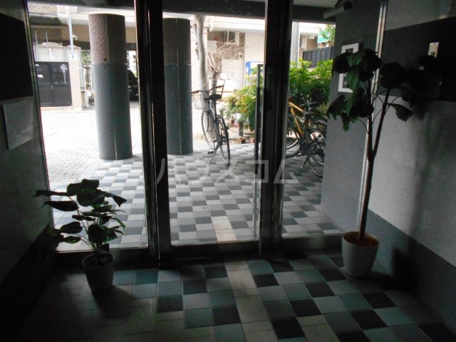 25/30 エントランス