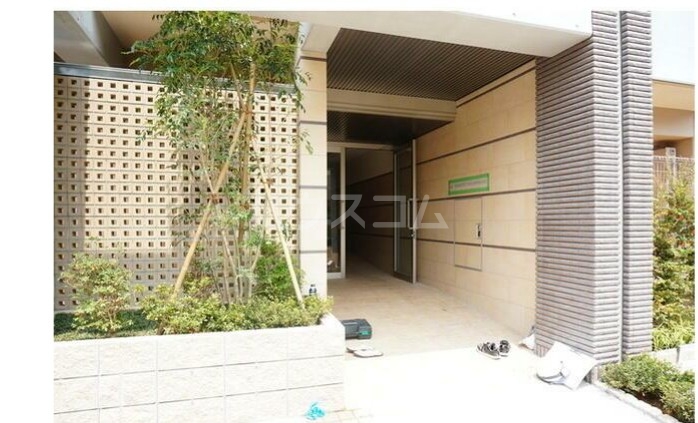 2/4 エントランス