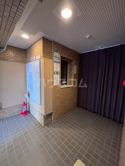 18/28 エントランス