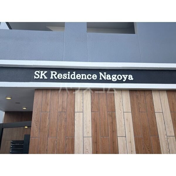 19/30 エントランス