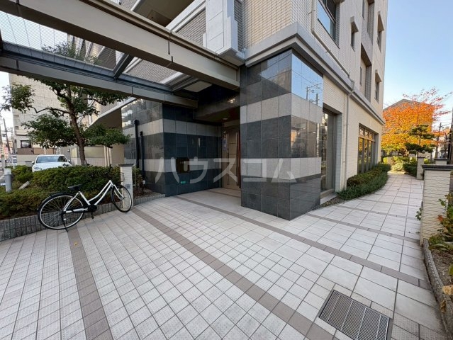 28/30 エントランス