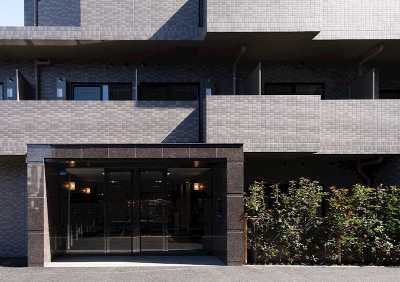 22/27 エントランス