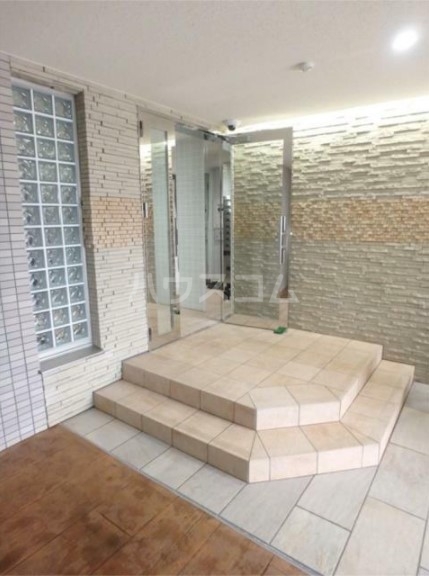 24/28 エントランス