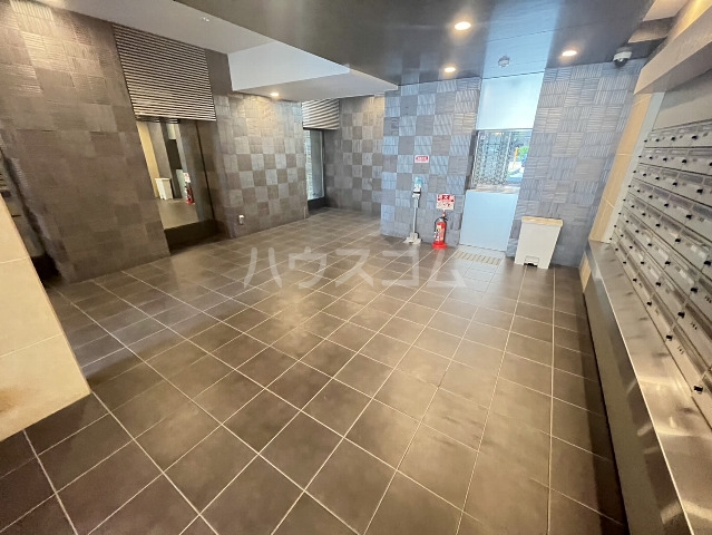 25/30 エントランス