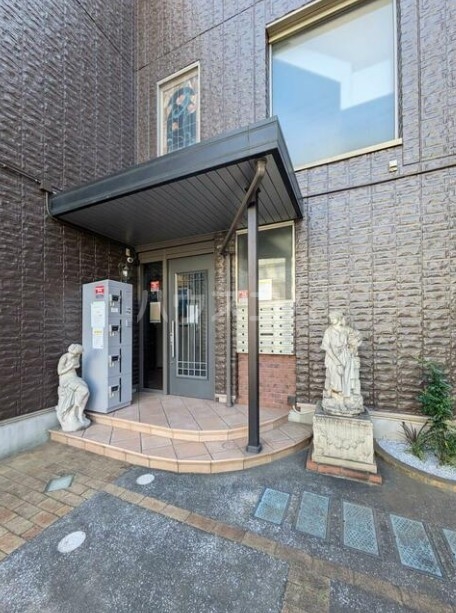 16/17 エントランス