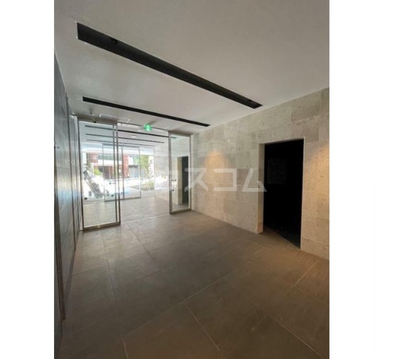 27/30 エントランス