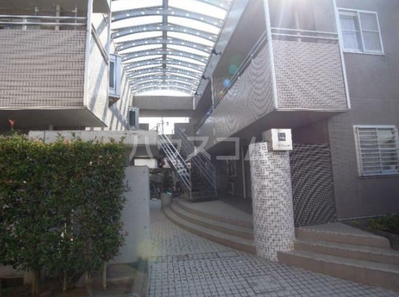 2/4 エントランス