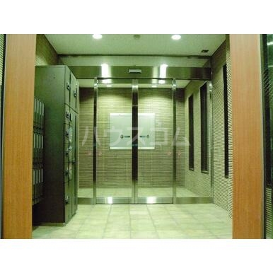 27/30 エントランス