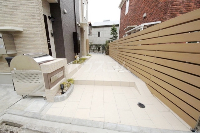 22/30 エントランス