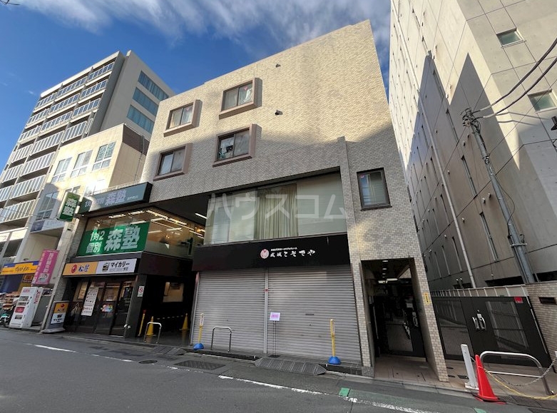 19/27 エントランス