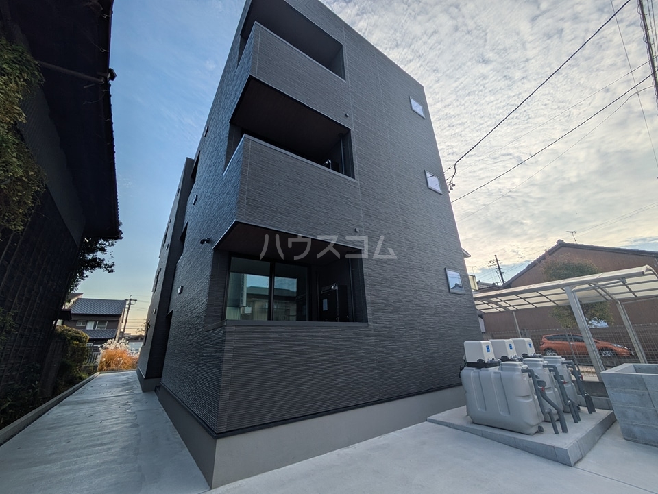 20/30 エントランス