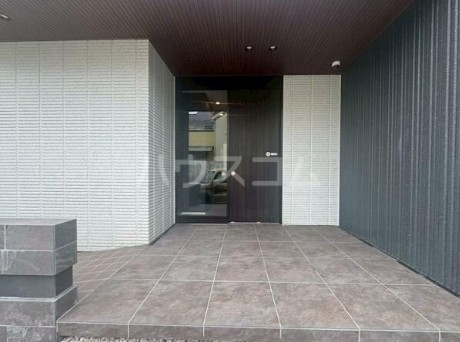 18/22 エントランス